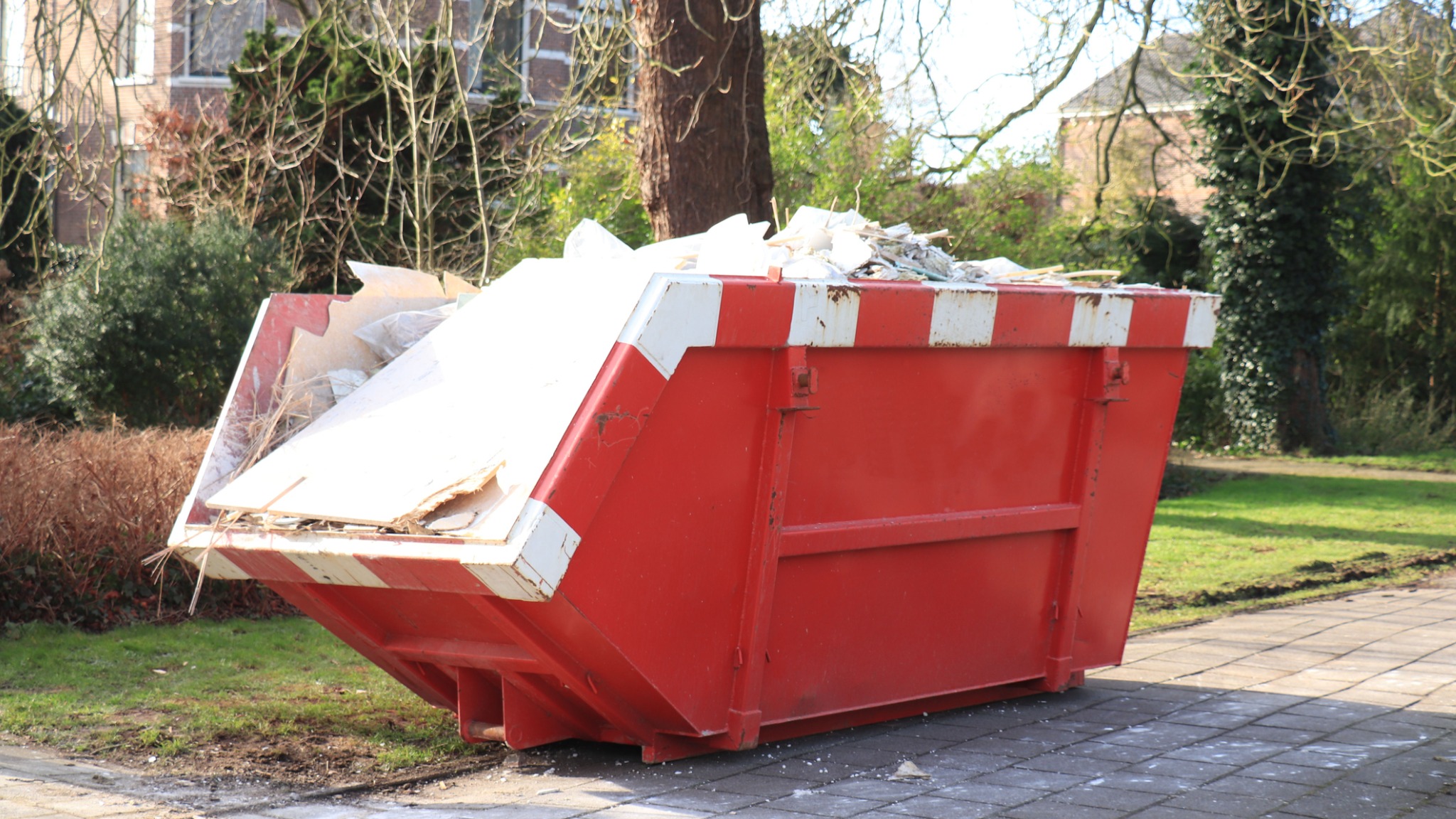 loaded-garbage-dumpster-picture-id1397601154 Full dumpster